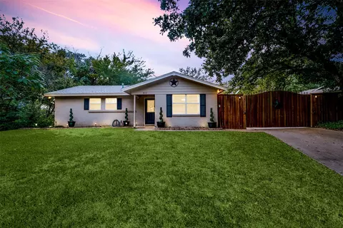 810 Clebud Dr, Euless, TX 76040