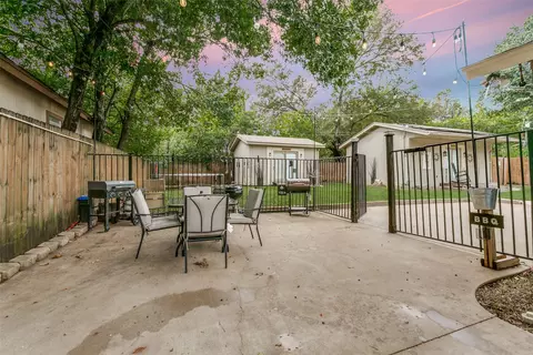 Exterior - 810 Clebud Dr, Euless, TX 76040 photo 7 of 13