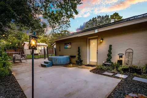 Exterior - 810 Clebud Dr, Euless, TX 76040 photo 2 of 13