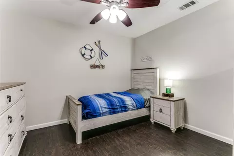 Bedroom - 810 Clebud Dr, Euless, TX 76040 photo 4 of 5