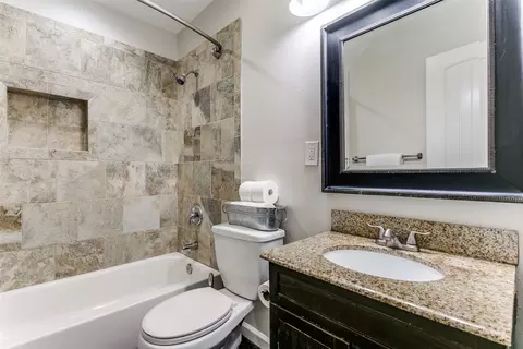 Bath - 810 Clebud Dr, Euless, TX 76040 photo 4 of 4