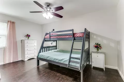 Bedroom - 810 Clebud Dr, Euless, TX 76040 photo 3 of 5