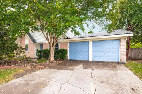 779 Briarwood Ln, Hurst, TX 76053