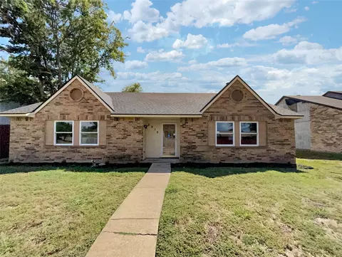 2918 Centennial Dr, Garland, TX 75042