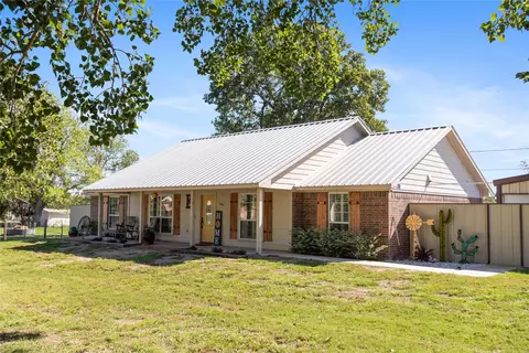 941 Apache Dr, De Leon, TX 76444