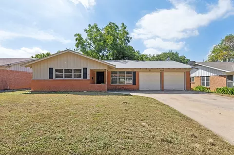 6928 Greenlee St, Fort Worth, TX 76112