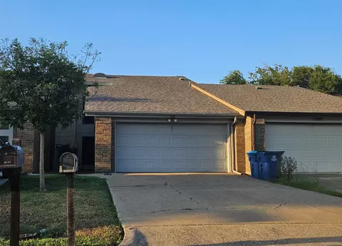 6611 Ports O Call Dr, Rowlett, TX 75088