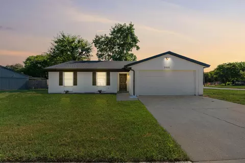 3900 Arnold Dr, Fort Worth, TX 76140