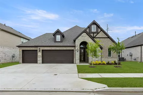 8720 Heartland Dr, Fort Worth, TX 76123