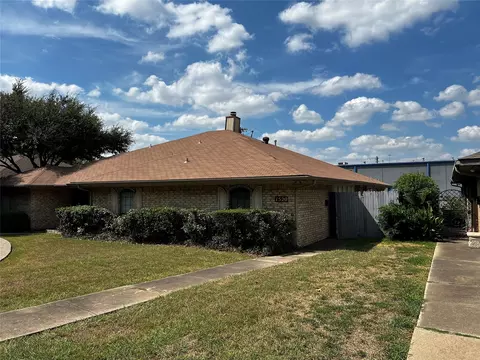 1520 Parkside Dr, Carrollton, TX 75006