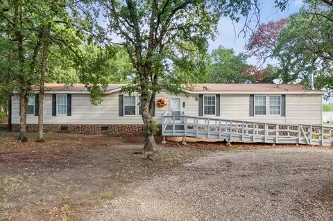 104 Arunda Ct, Weatherford, TX 76085