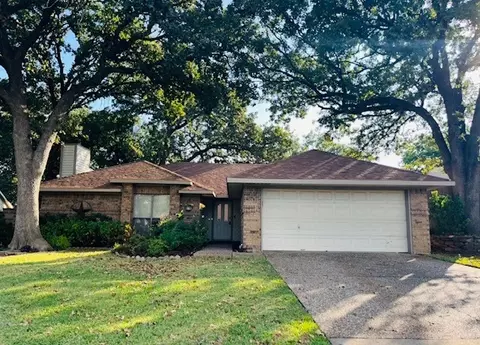 401 Oakview Dr, Grand Prairie, TX 75050