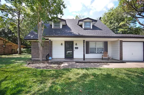 224 Lester St, Burleson, TX 76028