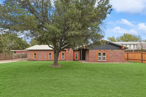 6567 Valley Ridge Dr, Fort Worth, TX 76140