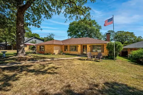 608 Queens Rd, Denison, TX 75020