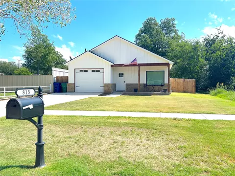 815 Virginia St, Graham, TX 76450