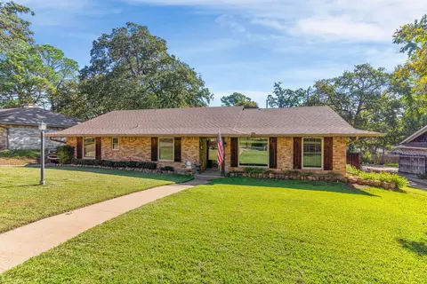 610 Ambassador St, Denison, TX 75020