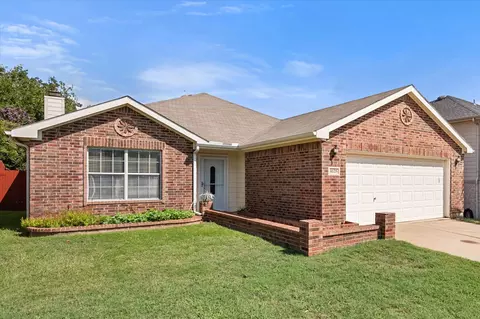 8125 Colbi Ln, Fort Worth, TX 76120