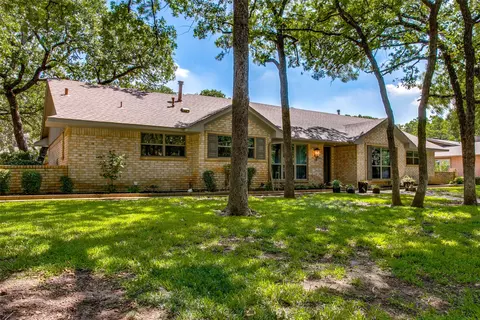 1911 Stonegate Dr, Denton, TX 76205