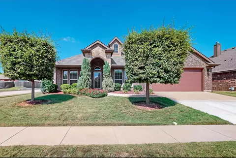 16 Mapleridge Dr, Edgecliff Village, TX 76134