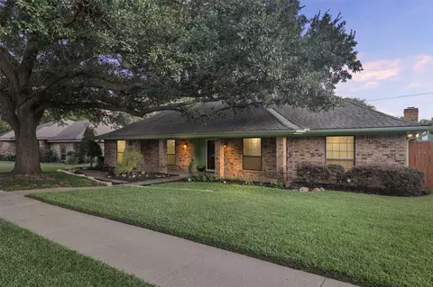 1716 Hampton Ct, Bedford, TX 76021