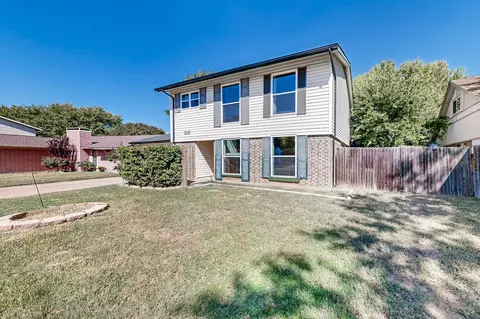 313 Wildfire Dr, Lewisville, TX 75067