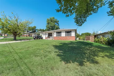 1213 E Russell Ave, Carrollton, TX 75006