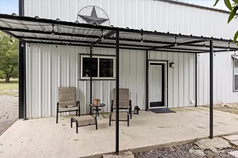 Exterior - 562 Barnes Rd, Cleburne, TX 76031 photo 5 of 9