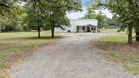 562 Barnes Rd, Cleburne, TX 76031
