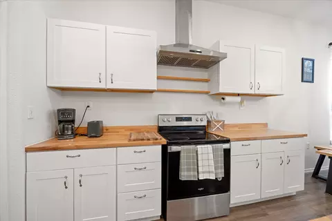Kitchen - 562 Barnes Rd, Cleburne, TX 76031 photo 2 of 2
