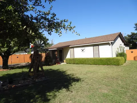924 Bourland Dr, White Settlement, TX 76108