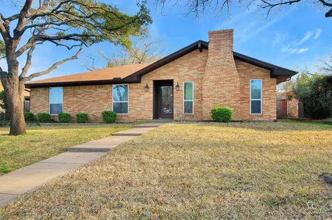 1620 Juniper Ln, Lewisville, TX 75077