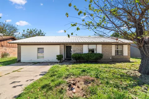 305 Coury Rd, Everman, TX 76140