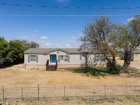 301 W 5th St, Electra, TX 76360