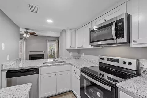 2111 Park Willow Ln #A, Arlington, TX 76011