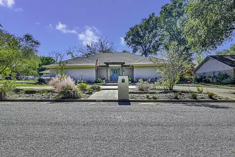 233 La Jolla Dr, Athens, TX 75751