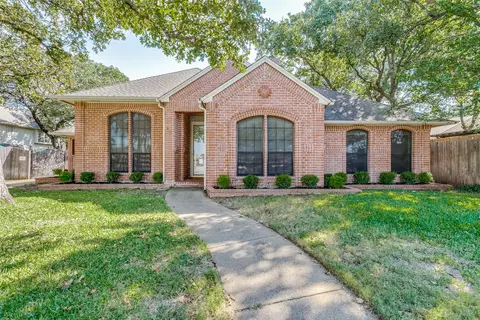 3004 Forest Dr, Bedford, TX 76021