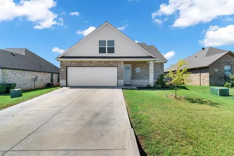 3320 White Horse Dr, Granbury, TX 76049