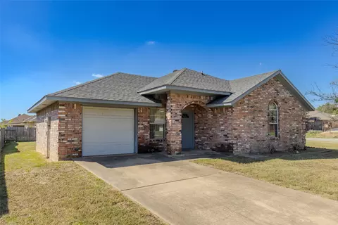 1000 Enlow Cir, Commerce, TX 75428