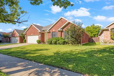 4841 Gloucester Dr, Grand Prairie, TX 75052