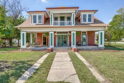 217 N 7th St, Sanger, TX 76266