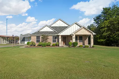 920 Lester Burt Rd, Farmersville, TX 75442