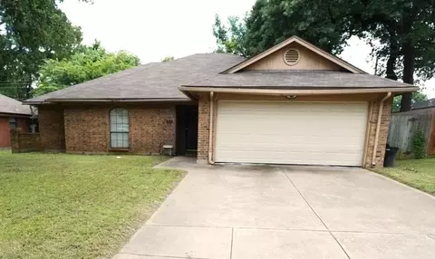 506 Baylor Dr, Arlington, TX 76010