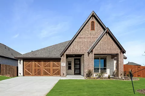 653 Sagebrush Ln, Waxahachie, TX 75165