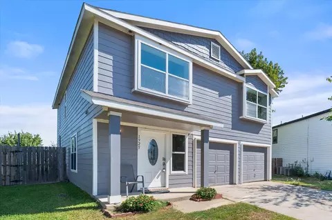 1925 Wickham Dr, Burleson, TX 76028