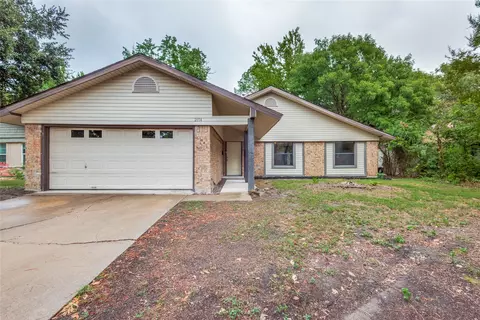 2814 Padre Ln, Grand Prairie, TX 75052