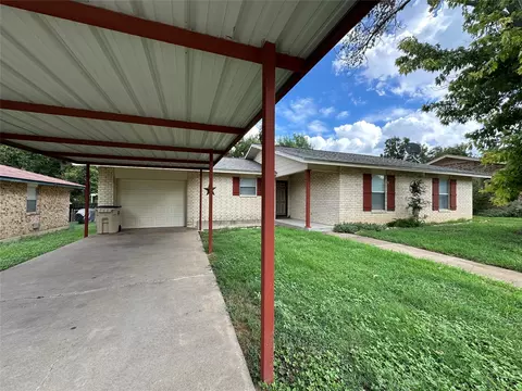 1402 Marie St N, Comanche, TX 76442