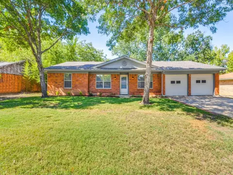 1317 E Windsor Dr, Denton, TX 76209