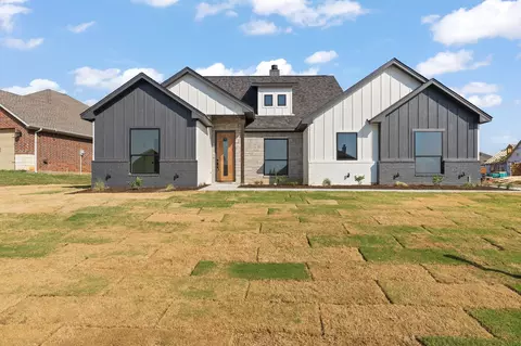 3300 Promenade Ct, Granbury, TX 76049