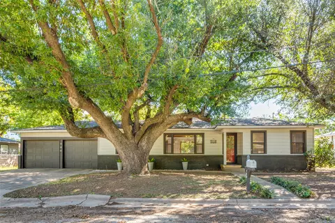 518 6th Pl, Jacksboro, TX 76458